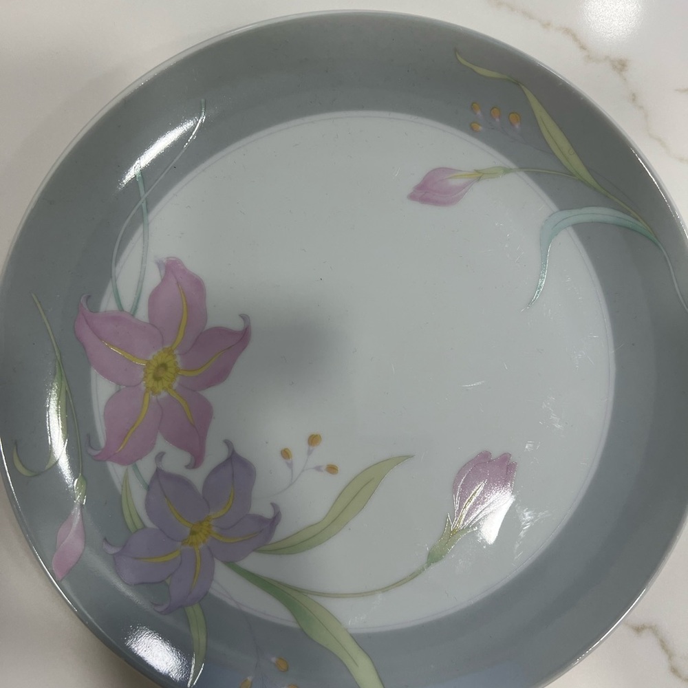 Remembrance by Action 4 Vintage 80s Floral plates - Picture 3 of 7